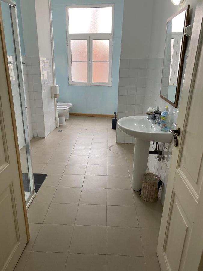 Artdeco Chiado 4 - Large Comfortable Double Room With Shared Bathroom Lisboa المظهر الخارجي الصورة